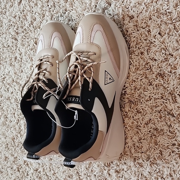 GUESS LOS ANGELES WOMEN SHOES - Picture 2 of 6